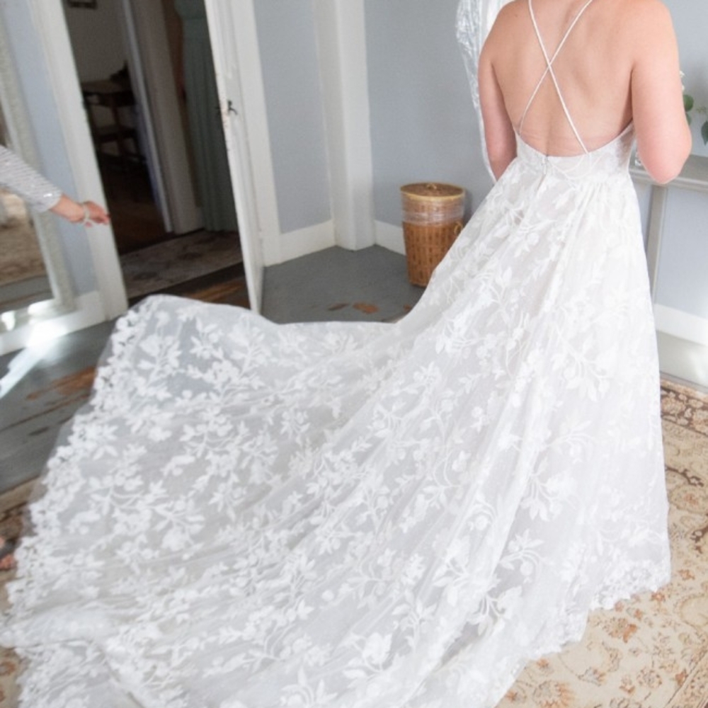Elegant Cream Lace Women Dress - Picture 2 of 6